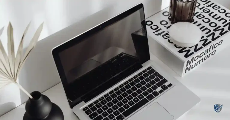 How to Choose a Laptop Screen Size Right for You